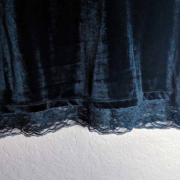 NWT Liquid by Sioni black Velvet/lace hem top - Picture 4 of 7